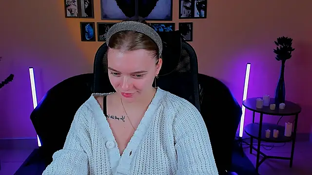 Snapshot of LisaMitchell chatting on 16, 10, 2025 LisaMitchell online show from 16, 10, 2025