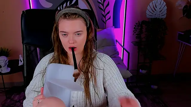 Snapshot of LisaMitchell chatting on 22, 10, 2025 LisaMitchell online show from 22, 10, 2025