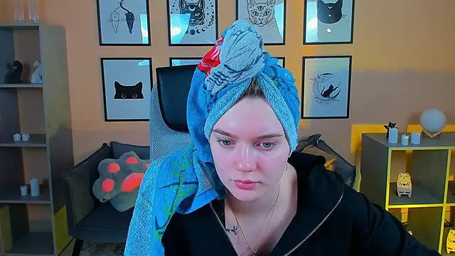 Snapshot of LisaMitchell chatting on 25, 10, 2025 LisaMitchell online show from 25, 10, 2025