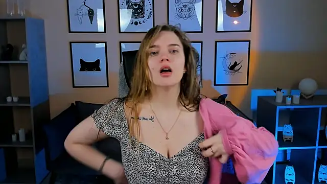 Snapshot of LisaMitchell chatting on 29, 10, 2025 LisaMitchell online show from 29, 10, 2025