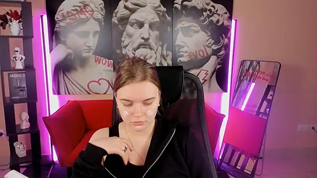 Snapshot of LisaMitchell chatting on 15, 11, 2025 LisaMitchell online show from 15, 11, 2025