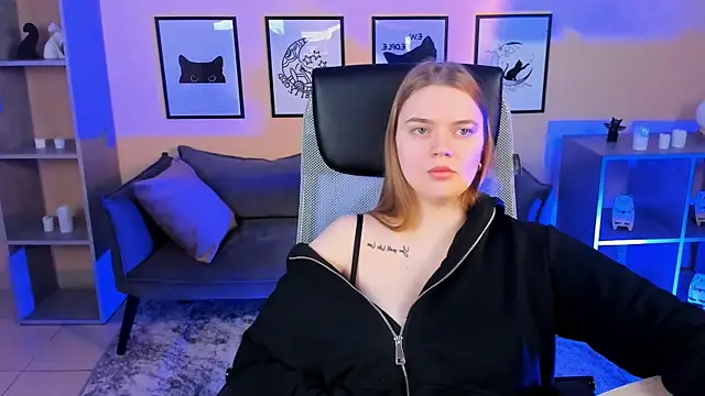 Snapshot of LisaMitchell chatting on 21, 11, 2025 LisaMitchell online show from 21, 11, 2025