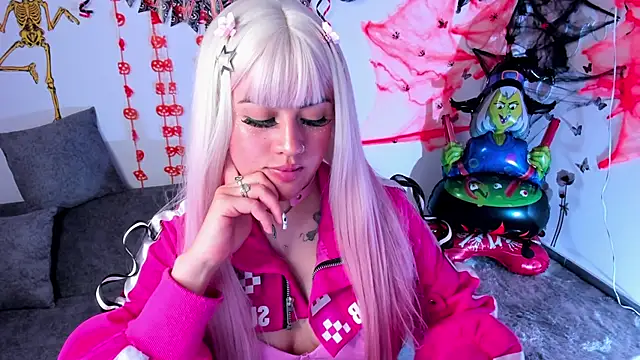 Snapshot of lilielou_ chatting on 29, 10, 2025 lilielou online show from 29, 10, 2025