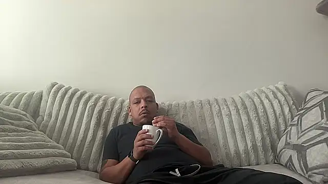 Snapshot of caramelizedzeus chatting on 12, 11, 2025 caramelizedzeus online show from 12, 11, 2025