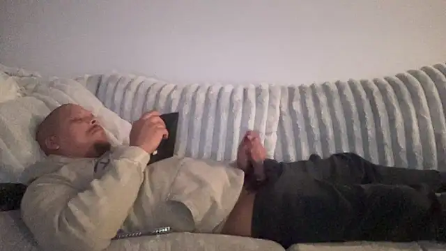 Snapshot of caramelizedzeus chatting on 19, 11, 2025 caramelizedzeus online show from 19, 11, 2025