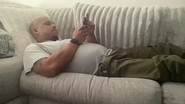 Snapshot of caramelizedzeus chatting on 21, 11, 2025 caramelizedzeus online show from 21, 11, 2025