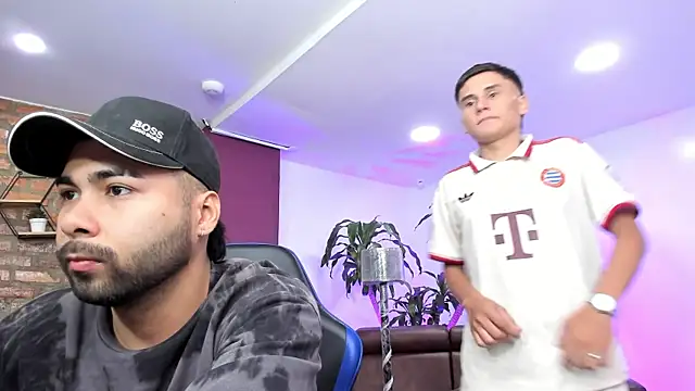 Hot Threesomee online show from 9, 10, 2025