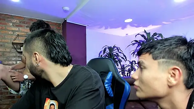 Hot Threesomee online show from 11, 10, 2025