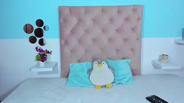 Lola Purple online show from 3, 11, 2025