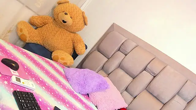 Snapshot of Beauty_Luci chatting on 9, 10, 2025 Beauty Luci online show from 9, 10, 2025