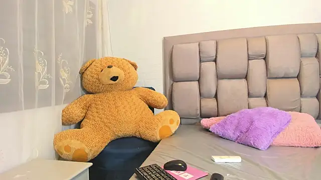 Snapshot of Beauty_Luci chatting on 18, 10, 2025 Beauty Luci online show from 18, 10, 2025