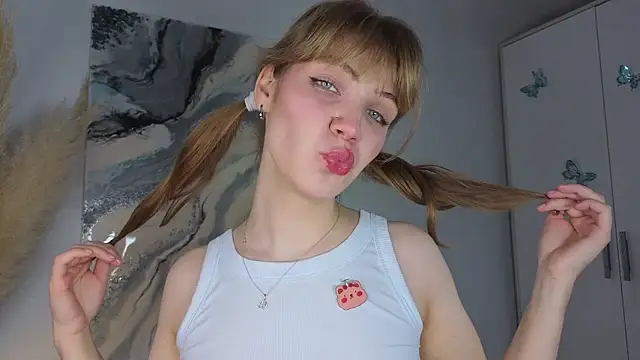 Snapshot of pienaple chatting on 10, 10, 2025 pienaple online show from 10, 10, 2025