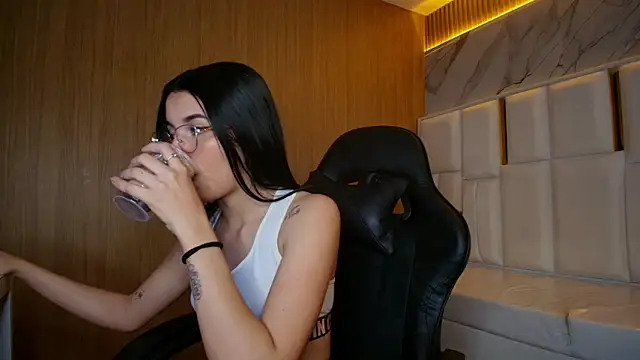 Snapshot of sophiadoll_tf chatting on 10, 10, 2025 sophiadoll tf online show from 10, 10, 2025