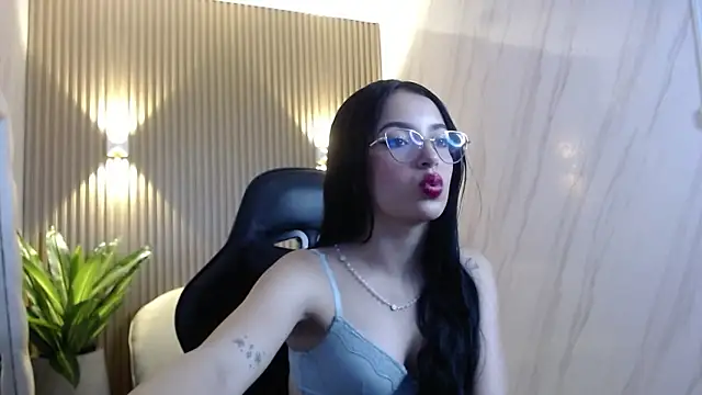 Snapshot of sophiadoll_tf chatting on 4, 11, 2025 sophiadoll tf online show from 4, 11, 2025