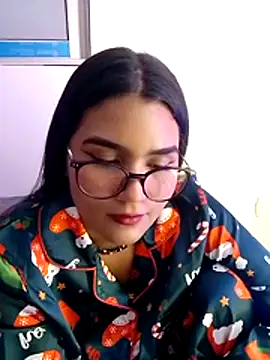 Renata Zoe online show from 1, 12, 2025