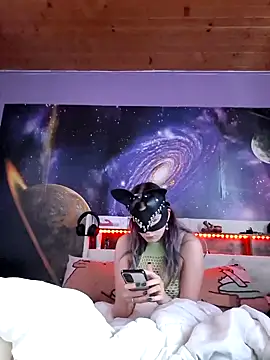 Hot SkinnyGirl online show from 2, 11, 2025