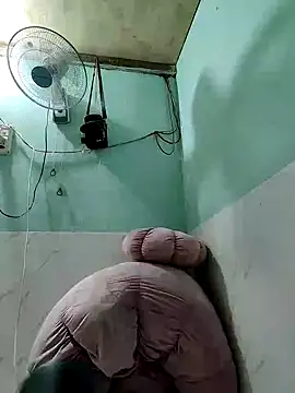 Snapshot of Yang-99 chatting on 28, 10, 2025 Yang-99 online show from 28, 10, 2025