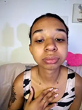 Snapshot of Suzanelee1 chatting on 24, 10, 2025 Suzanelee1 online show from 24, 10, 2025