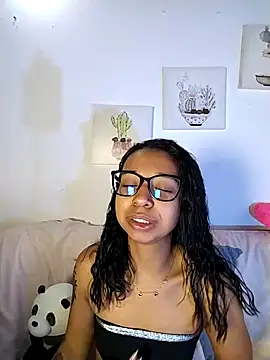 Snapshot of Suzanelee1 chatting on 29, 10, 2025 Suzanelee1 online show from 29, 10, 2025