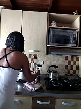 Snapshot of Suzanelee1 chatting on 29, 10, 2025 Suzanelee1 online show from 29, 10, 2025