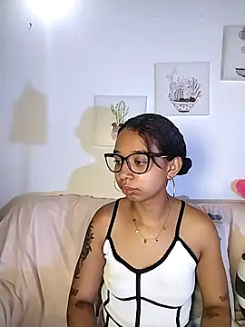 Snapshot of Suzanelee1 chatting on 30, 10, 2025 Suzanelee1 online show from 30, 10, 2025