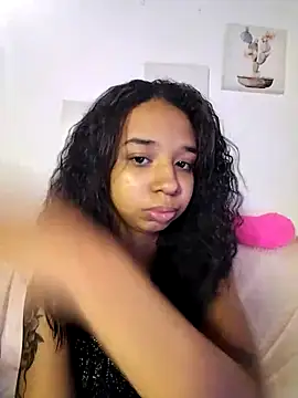 Snapshot of Suzanelee1 chatting on 2, 12, 2025 Suzanelee1 online show from 2, 12, 2025