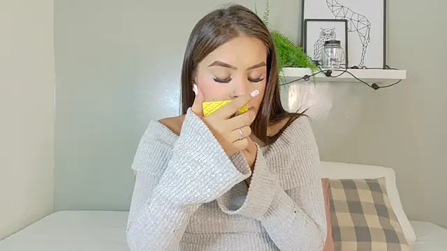 KeendraFox  online show from 10, 10, 2025