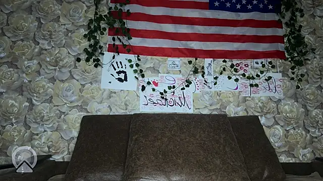 sweeet strawberies online show from 8, 10, 2025