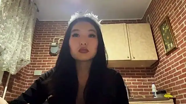 EmmaLeexth online show from 18, 11, 2025