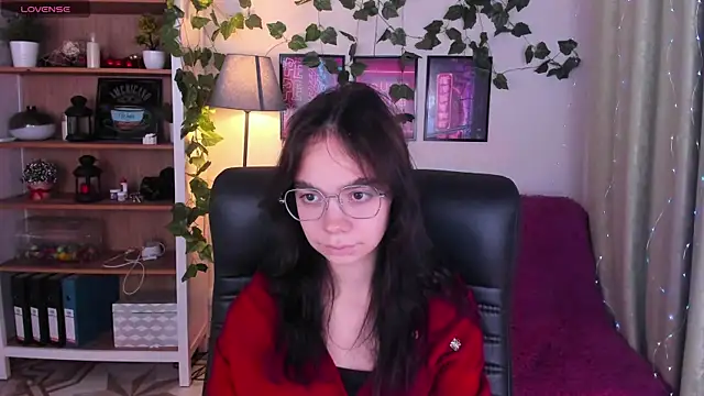 Elise Noir online show from 6, 10, 2025