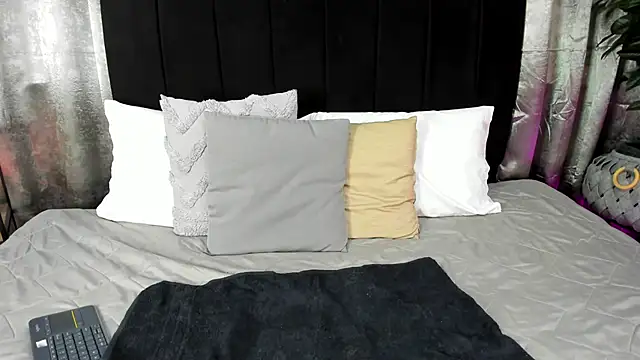 Lenapaul  online show from 24, 10, 2025