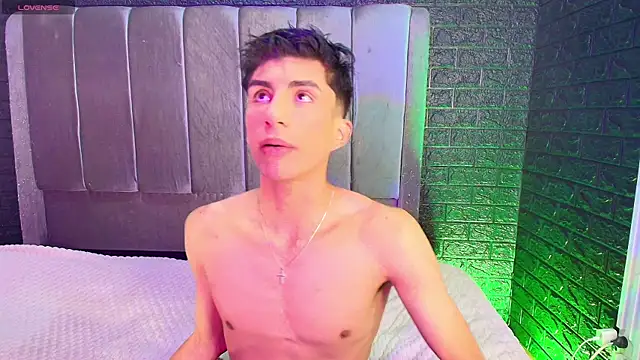 Snapshot of Erick_Velveth chatting on 21, 12, 2025 Erick Velveth online show from 21, 12, 2025