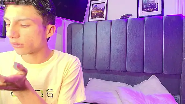 Snapshot of Erick_Velveth chatting on 22, 3, 2026 Erick Velveth online show from 22, 3, 2026