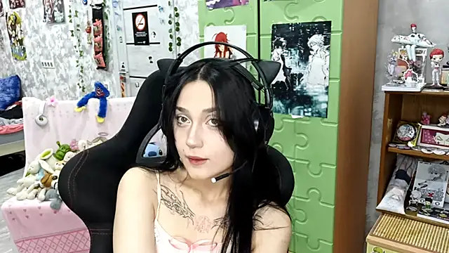 MiaJuiceee online show from 4, 10, 2025