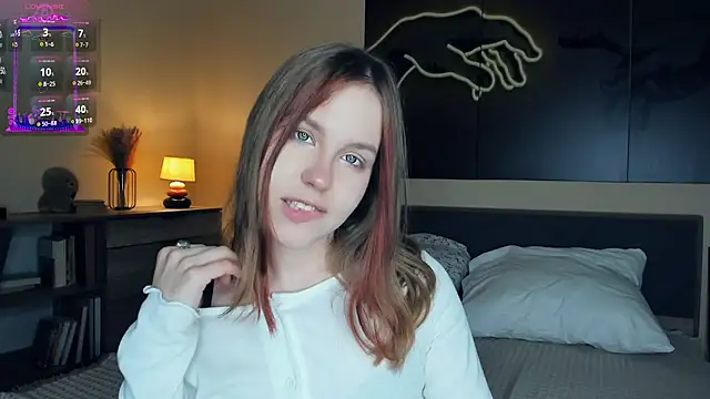 Snapshot of MaliaBourraine chatting on 11, 10, 2025 MaliaBourraine online show from 11, 10, 2025