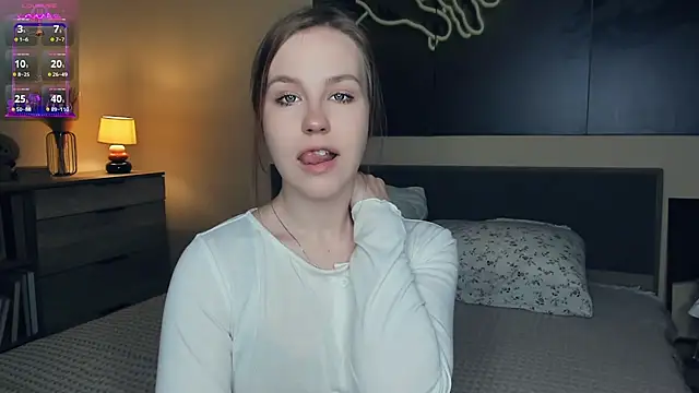 Snapshot of MaliaBourraine chatting on 14, 10, 2025 MaliaBourraine online show from 14, 10, 2025