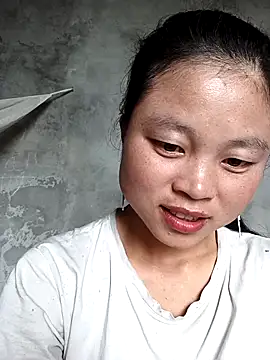clara-cute online show from 4, 10, 2025