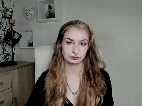 Snapshot of NinaBlond1 chatting on 8, 10, 2025 NinaBlond1 online show from 8, 10, 2025