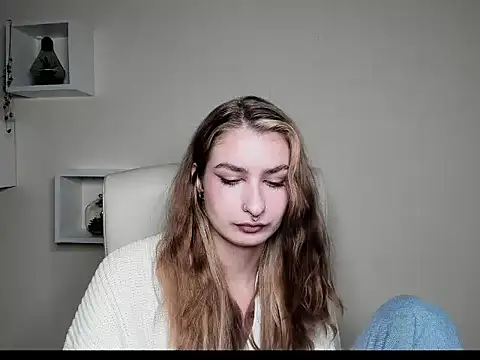 Snapshot of NinaBlond1 chatting on 28, 10, 2025 NinaBlond1 online show from 28, 10, 2025