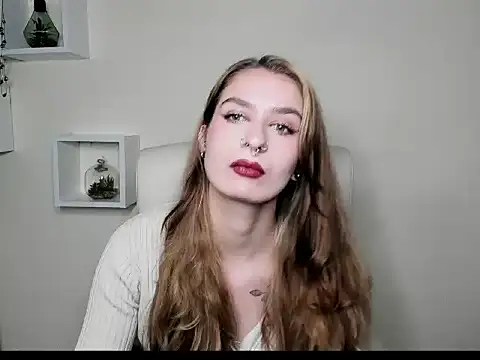 Snapshot of NinaBlond1 chatting on 4, 11, 2025 NinaBlond1 online show from 4, 11, 2025