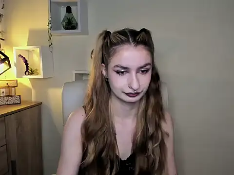 Snapshot of NinaBlond1 chatting on 21, 11, 2025 NinaBlond1 online show from 21, 11, 2025