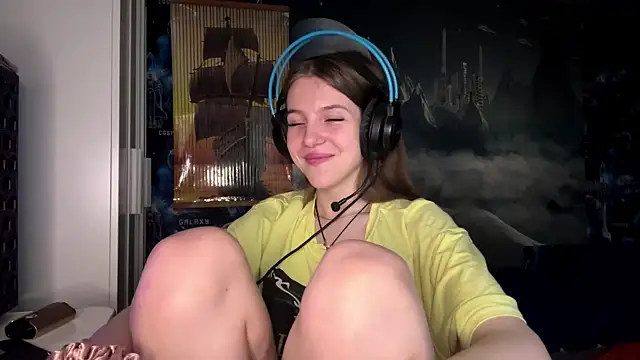 Snapshot of Elira_Breeze chatting on 10, 11, 2025 Elira Breeze online show from 10, 11, 2025