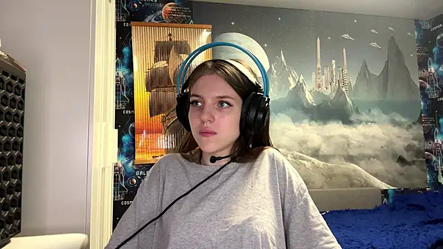 Snapshot of Elira_Breeze chatting on 11, 11, 2025 Elira Breeze online show from 11, 11, 2025