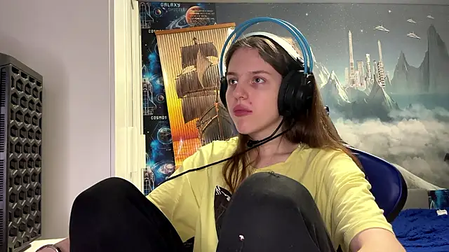 Elira Breeze online show from 11, 3, 2026