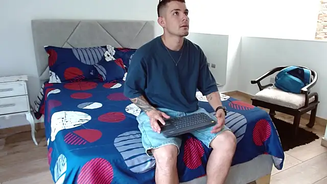 Snapshot of BooyHott_ chatting on 23, 9, 2025 BooyHott online show from 23, 9, 2025