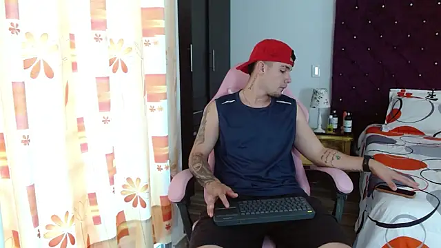 Snapshot of BooyHott_ chatting on 25, 10, 2025 BooyHott online show from 25, 10, 2025