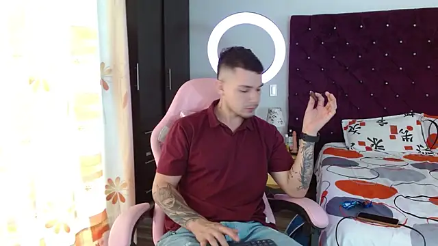 Snapshot of BooyHott_ chatting on 30, 10, 2025 BooyHott online show from 30, 10, 2025