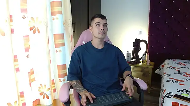 Snapshot of BooyHott_ chatting on 14, 11, 2025 BooyHott online show from 14, 11, 2025