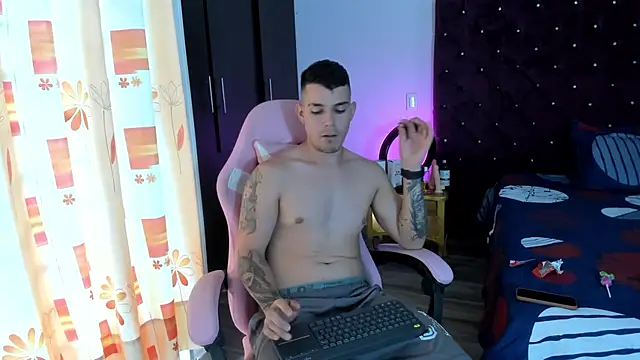 Snapshot of BooyHott_ chatting on 23, 11, 2025 BooyHott online show from 23, 11, 2025