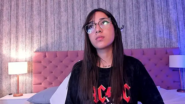 LiaaTurner online show from 3, 2, 2026